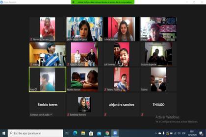 En plena pandemia Estefanía se comunicó con sus alumnos por zoom