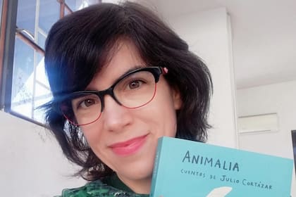 En plena pandemia, Isol aceptó el desafío de crear más de 40 ilustraciones para la antología salvaje de Cortázar