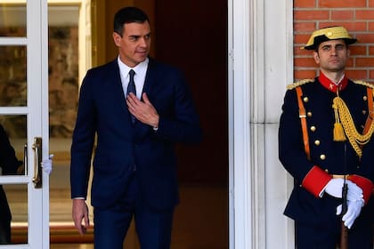 En plena turbulencia, Sánchez mantuvo reuniones ayer en el Palacio de la Moncloa, en Madrid