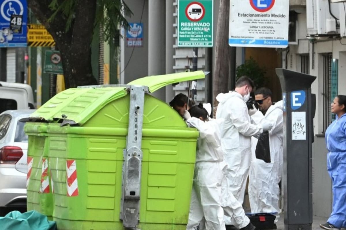 En pleno centro de Rosario aparecieron restos humanos dentro de un contenedor de residuos.