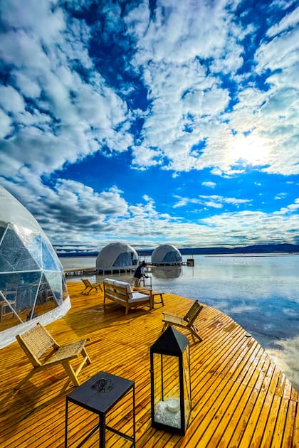 En pleno desierto blanco de más de 200 kilómetros y a más de 3000 metros del nivel del mar, Pristine Camps está equipado 100% con energías renovables