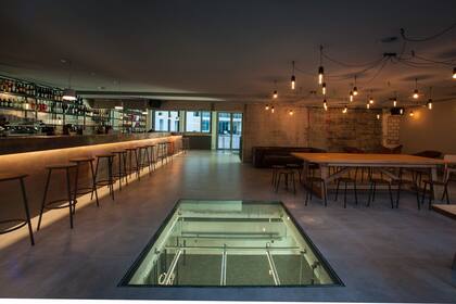 En pleno distrito financiero de Zurich funciona un local en el que convive un espacio gastronómico con un gimnasio