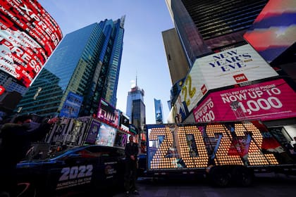 En pleno Times Square, un turista argentino se topó con la transmisión del partido entre Patronato y Platense