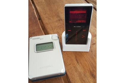 En poco más de 15 años el mundo ha cambiado mucho, pero solo al desempolvar un par de equipos se la verdadera diferencia. En la foto, el Zen Jukebox, de Creative Labs, y el m:robe de Olympus