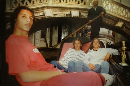 En primer plano, la mirada firme del Bogui Esquivel, el capitán
