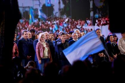 En primera fila: Sergio Massa, Verónica Magario, Axel Kicillof, Andrés Larroque y Gabriel Katopodis