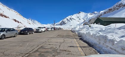 En Puente del Inca se corta la circulación de la ruta que lleva al Túnel Internacional
