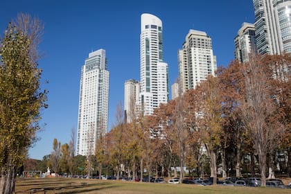 En Puerto Madero están cuatro de los cinco edificios más altos del país