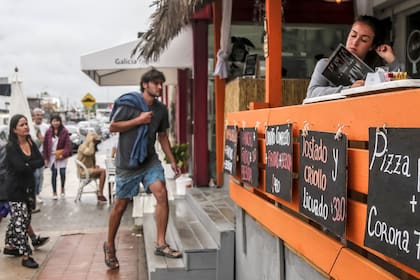 En Punta del Este, menos turistas argentinos