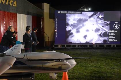 En Punta Indio se llevó a cabo un vuelo práctico con una aeronave JOUAV CW100 que transmitió en tiempo real las imágenes captadas por su cámara diurna y nocturna