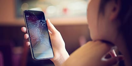 ¿En qué consiste la estafa del "celular roto"?