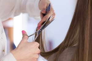 ¿En qué fase lunar hay que hacerse un cambio de look en el pelo durante agosto 2025?