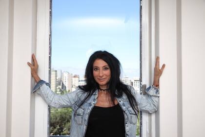 En Rebelión en el laboratorio, la autora repasa los desafíos que debieron enfrentar diez notables científicas argentinas; aquí, un fragmento del capítulo dedicado a Verónica Becher (foto)