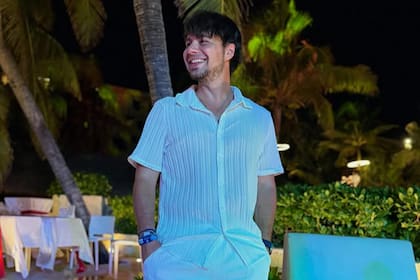 En redes sociales, el programador publicó imágenes de viajes a destinos como Dubái, Cancún y Punta Cana