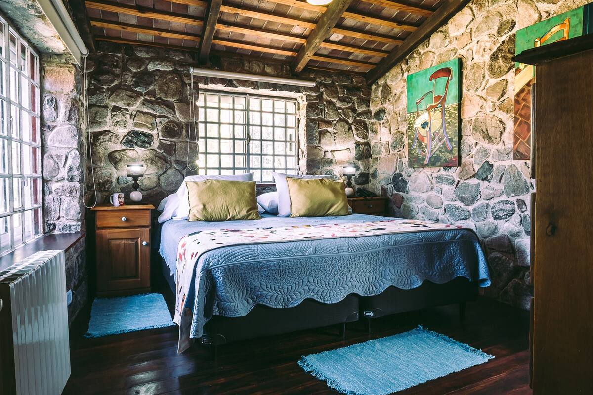 En Redil del Paraíso vivió el escritor Manuel Mujica Laínez hasta su muerte en 1984.