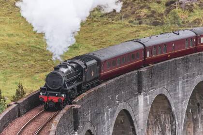 En Reino Unido todavía operan algunos trenes a vapor, en los cuales los viajeros pueden experimentar la era dorada de este medio de transporte