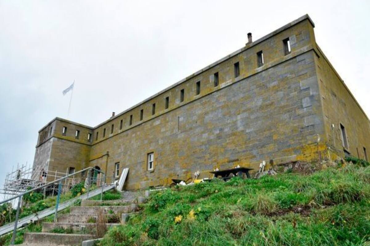 En Reino Unido, un fuerte marítimo abandonado está a punto de convertirse en una lujosa mansión: así es por dentro el espectacular lugar