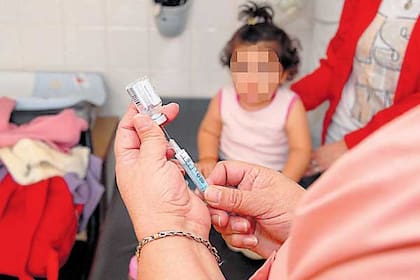 Fracasar en mantener una cobertura de vacunación alta “deja a los niños expuestos a enfermedades como la polio, el tétanos, el sarampión y la difteria”, denunció la OPS