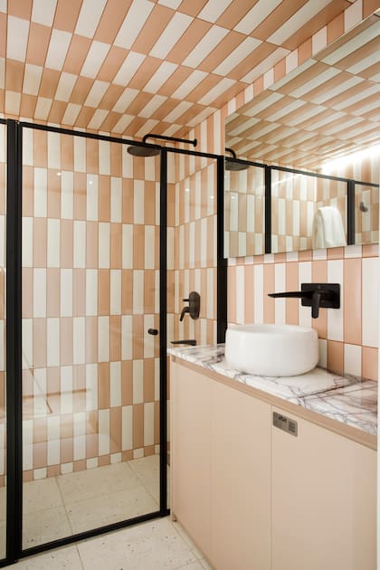 En rosa y granito, diseño de Pia Magri en Experiencia Living Bliss, de 2025.