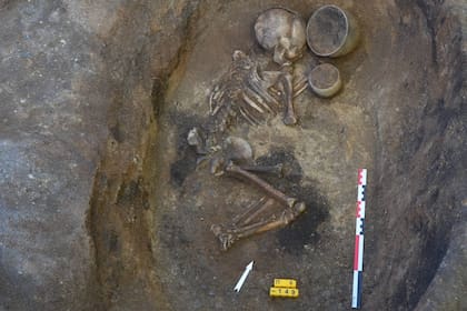 En Rusia, en el punto en que se encuentra la frontera geográfica entre Europa y Asia un grupo de científicos encontró los restos de una comunidad familiar de 3800 años de antigüedad