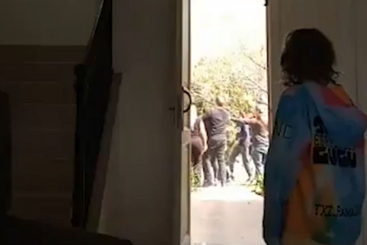 En San Isidro Labrador, exclusivo barrio de Tigre, dos familias se vieron involucradas en una brutal pelea que quedó registrada