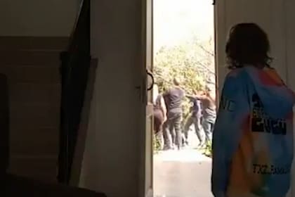 En San Isidro Labrador, exclusivo barrio de Tigre, dos familias se vieron involucradas en una brutal pelea que quedó registrada