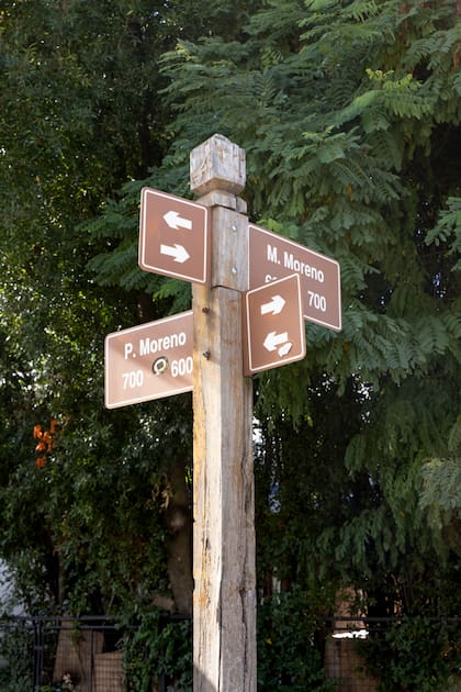 En San Martín de los Andes hay una calle Mariano Moreno que corta con Perito Moreno.