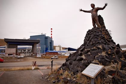 En Santa Cruz, cuna del proyecto, la vieja guardia da batalla, golpeada por muertes, cárcel y peleas; es la única provincia que administra el kirchnerismo puro y tiene los números en rojo