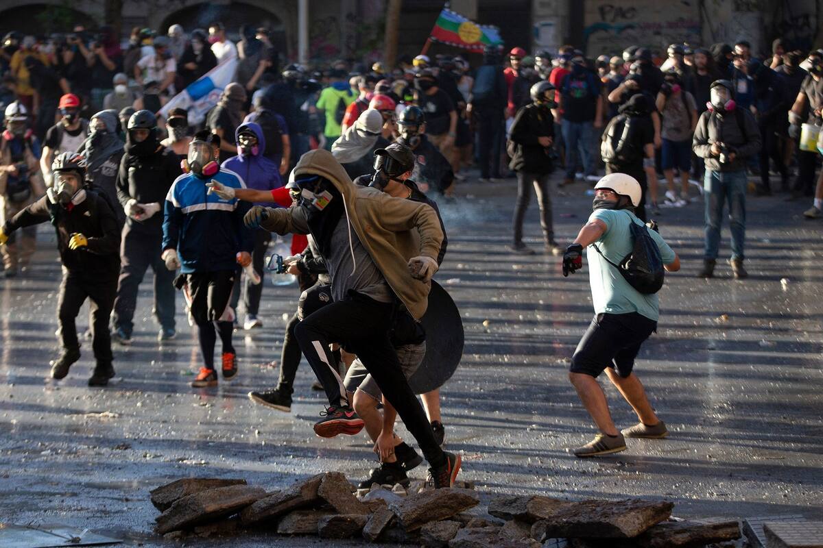 En Santiago todos los días hay choques entre manifestantes y la policía