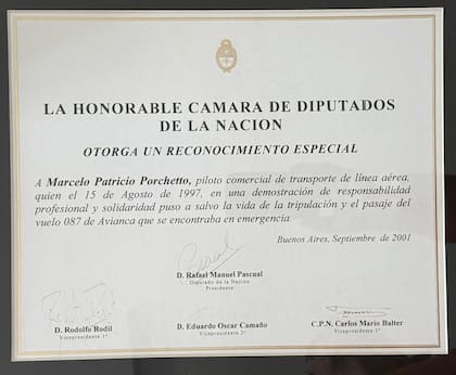 En septiembre de 2001, la Honorable Cámara de Diputados de la Nación distinguió a Marcelo Patricio Porchetto por su profesionalismo y solidaridad al salvar la vida de la tripulación y los pasajeros del vuelo 087 de Avianca durante la emergencia aérea de 1997.