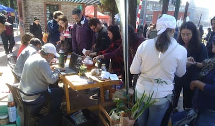 En septiembre de 2019, en la Feria del Productor al Consumidor, en la Facultad de Agronomía, se intercambiaron semillas de tomate