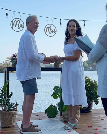 En septiembre, Mila De Jesús contrajo matrimonio en Estados Unidos