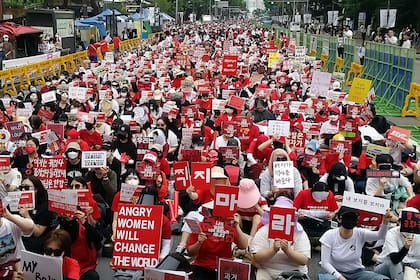 En Seúl, una masiva protesta contra el "molka"
