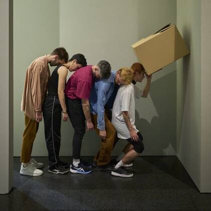 "En silencio pero juntos", performance de María José Arjona en el Macba de Barcelona