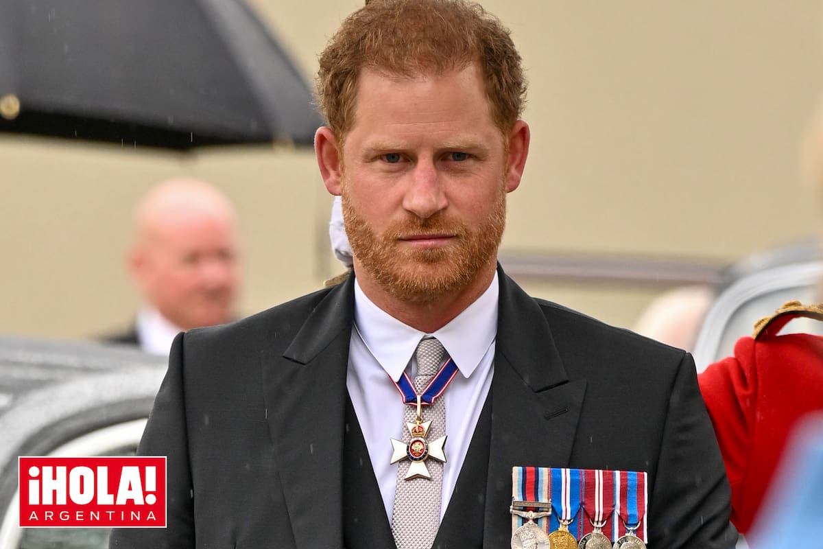 En solitario, el duque de Sussex llegó a la abadía a las 11:40 (hora de Londres).