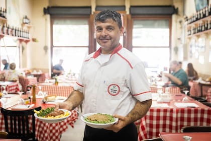 En Spiagge di Napoli siguen vendiendo la pasta por kilo