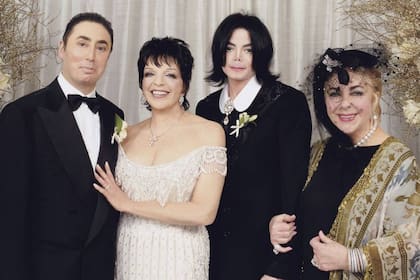 En su boda con David Gest, Liza Minnelli fue escoltada por Michael Jackson al altar, mientras que Elizabeth Taylor ejerció de madrina