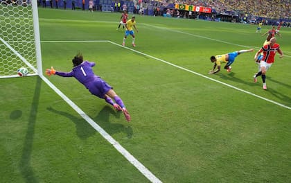 En su cabeza hay un gol. Haaland, con la testa, rompió la paridad