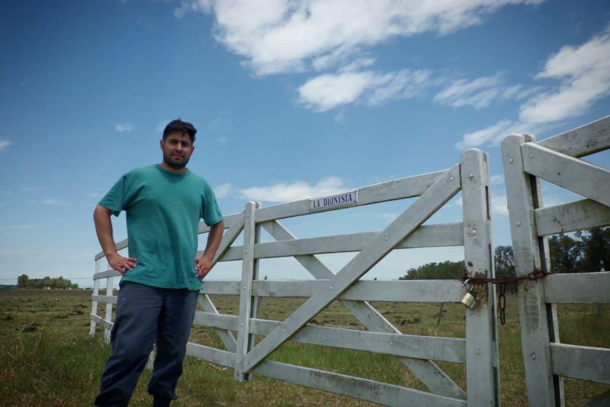 En su campo en San Vicente, el abogado y productor ganadero Agustín Arechavala, que fue a la Justicia contra la suba de impuestos de Axel Kicillof