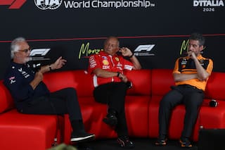 Briatore acusó a un juez de haber favorecido a McLaren... en la cara del director de McLaren y ante el mundo