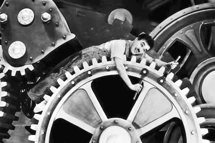 En su clásico "Tiempos modernos", Charles Chaplin ya ironizaba sobre la problemática del mundo laboral