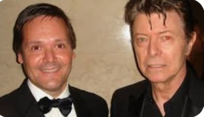 En su colección de figuras internacionales apareció incluso David Bowie.