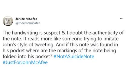 En su cuenta de Twitter, Janice McAfee mostró su desconfianza por la extraña muerte de su esposo
