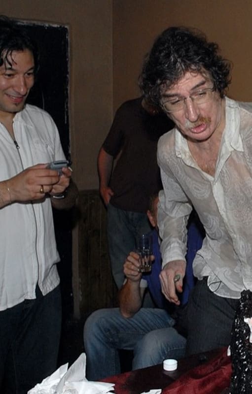En su cumpleaños de 2007, Charly casi desata un incendio
