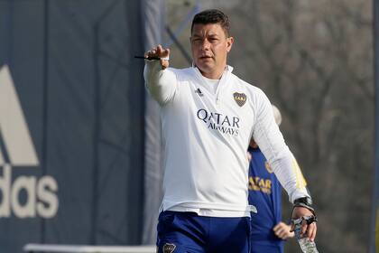 En su debut como DT de Boca, Battaglia apostaría al regreso a la titularidad de varela y Campuzano