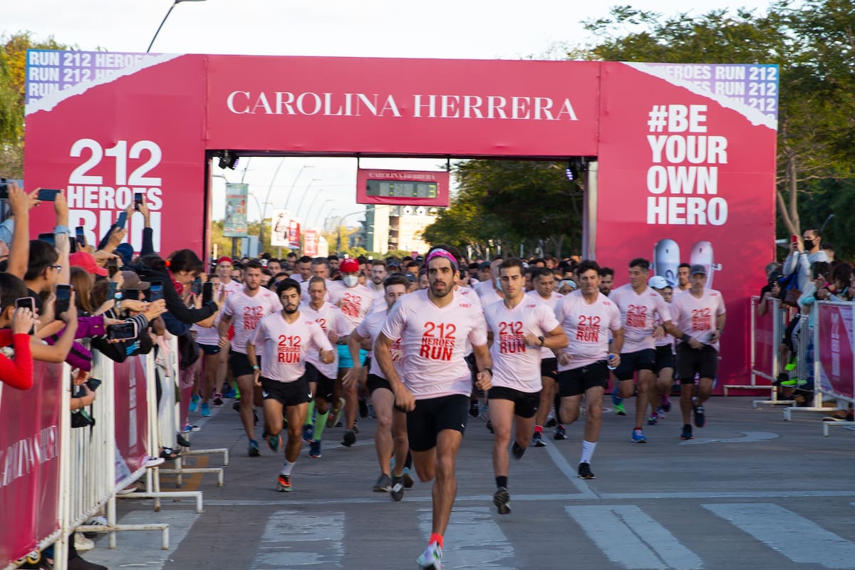 En su décima edición de los 10K, Carolina Herrera celebró con la "212 Heroes Run" el valor de la libertad, la audacia y la juventud.