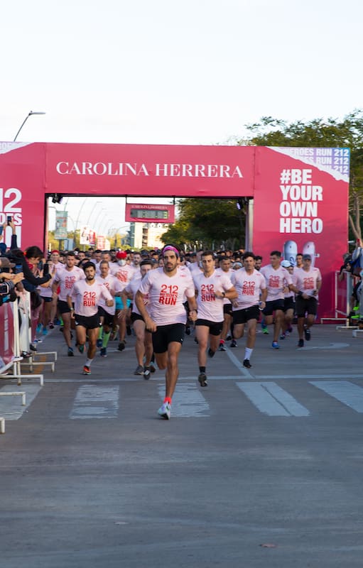 En su décima edición de los 10K, Carolina Herrera celebró con la "212 Heroes Run" el valor de la libertad, la audacia y la juventud.