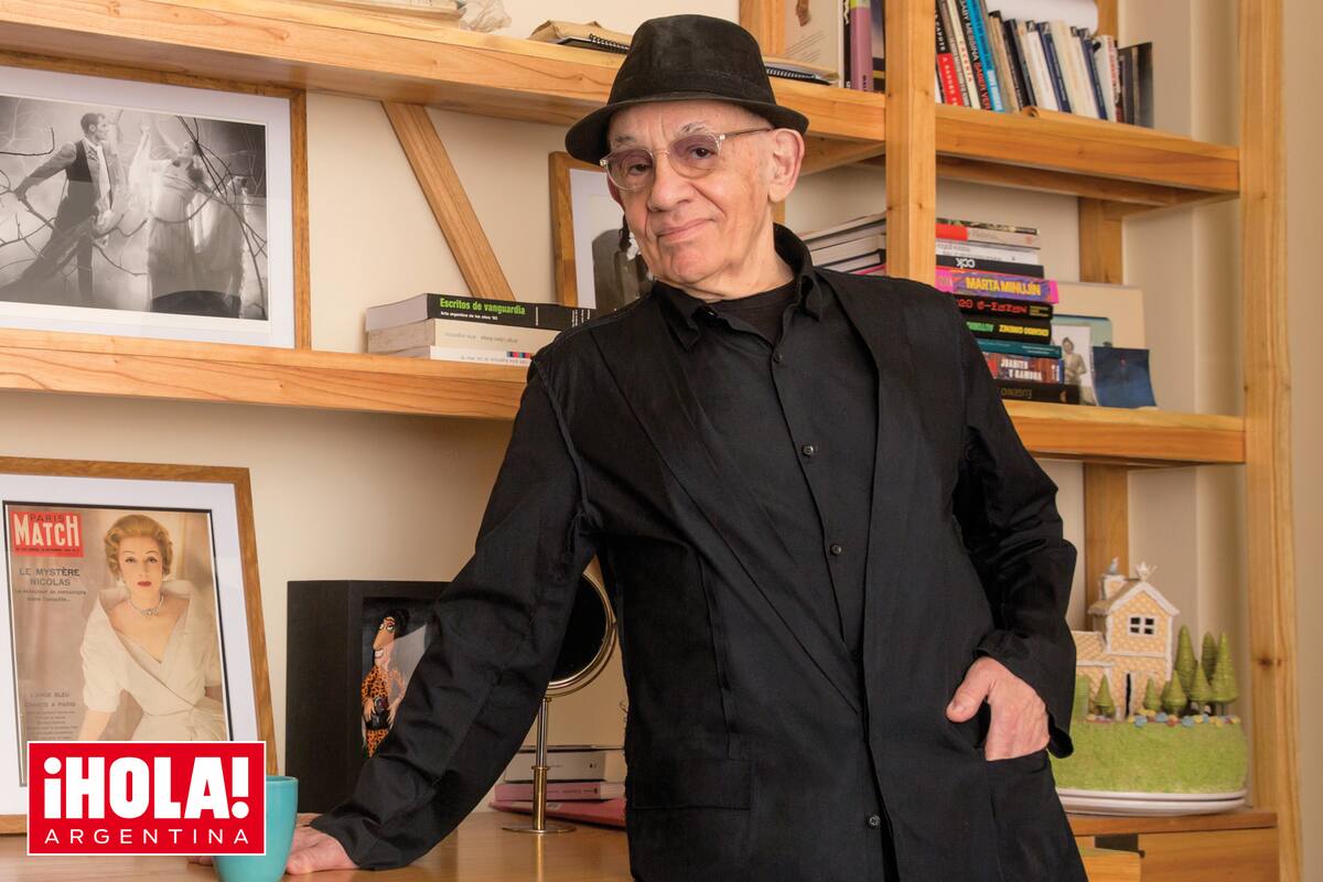 En su departamento de Barrio Norte, habla de todo antes de volver a París, donde va a ser distinguido como Caballero del Orden Nacional del Mérito.