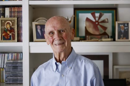 En su departamento de Buenos Aires, Martín Lizaso Bilbao disfruta de su tiempo libre con Nené y su familia