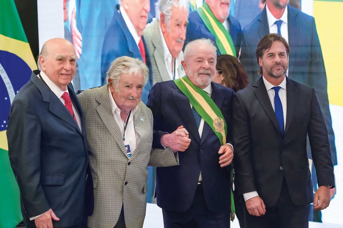 En su despedida, Lacalle Pou recordó su viaje a Brasil junto a los expresidentes "Pepe" Mujica y Julio María Sanguinetti, en enero de 2023